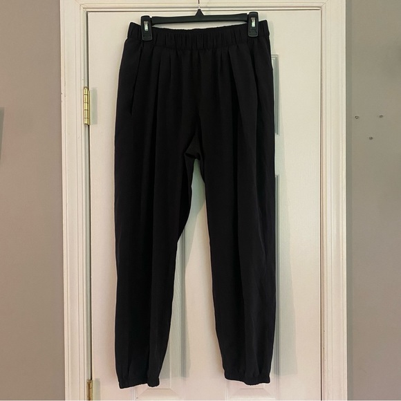 lululemon athletica Pants - Lululemon Ultra Light Womens Joggers Size 8 Black Swishy Pant